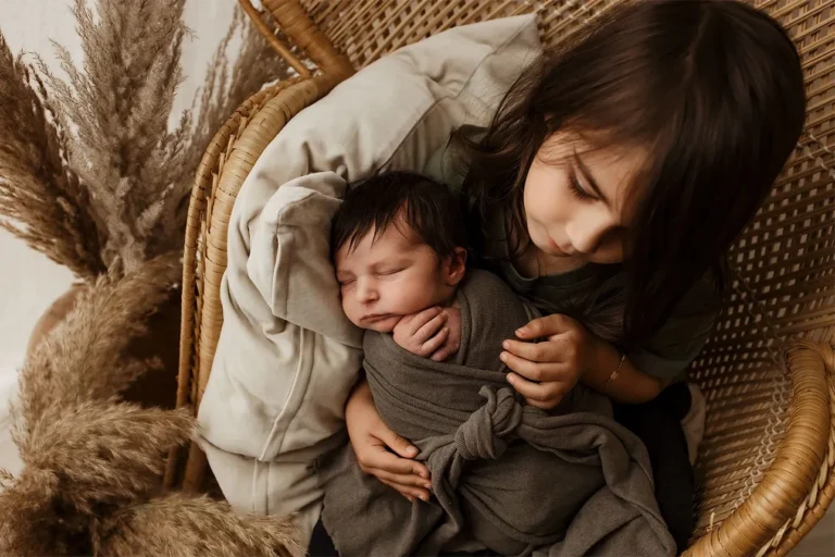 Syskonbilder på nyföddfotograferingen